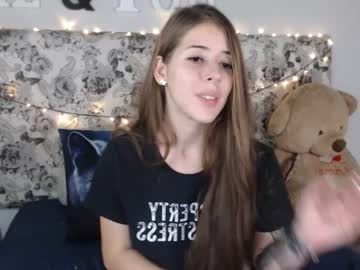 Teen Gamer Girl Playing the Witcher and Facesitting her Slave (+18)